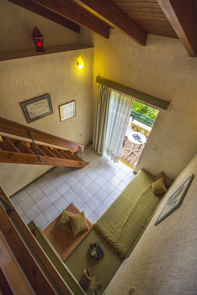 Lycasti Maisonettes 24/41