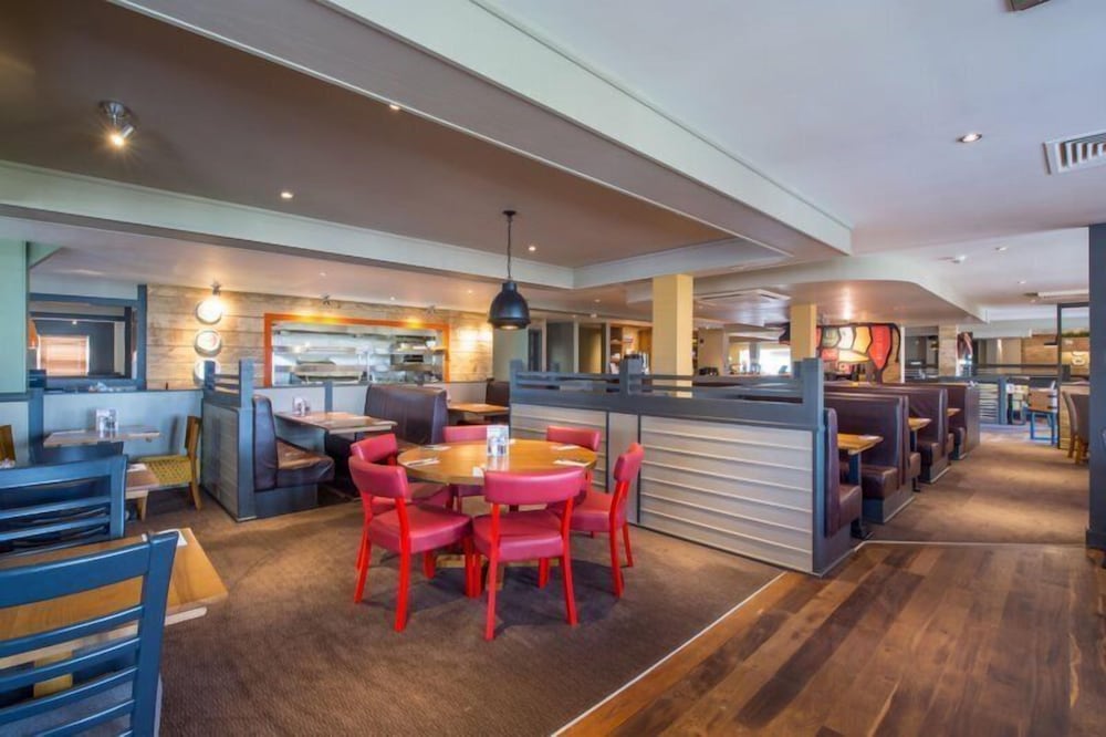 Premier Inn Llanelli Central East Hotel 28/50