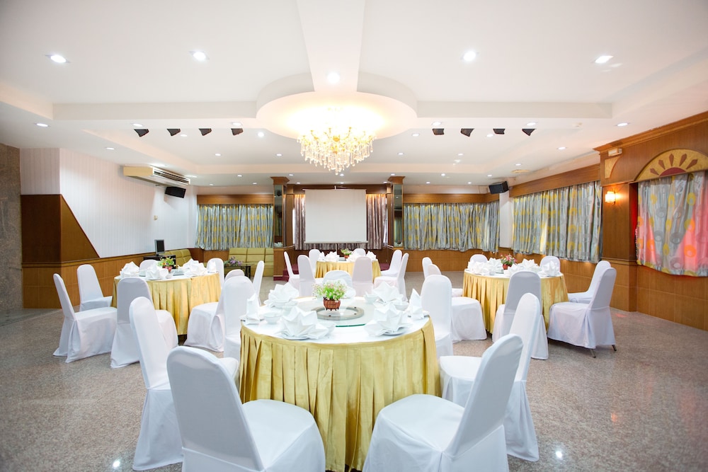 Chaipat Hotel 52/66