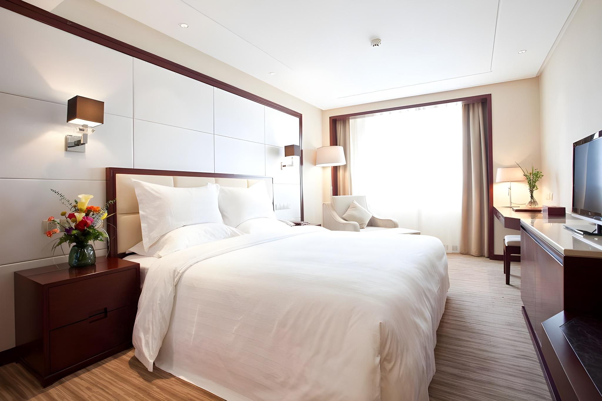 Superior, King Bed, Queen Bed