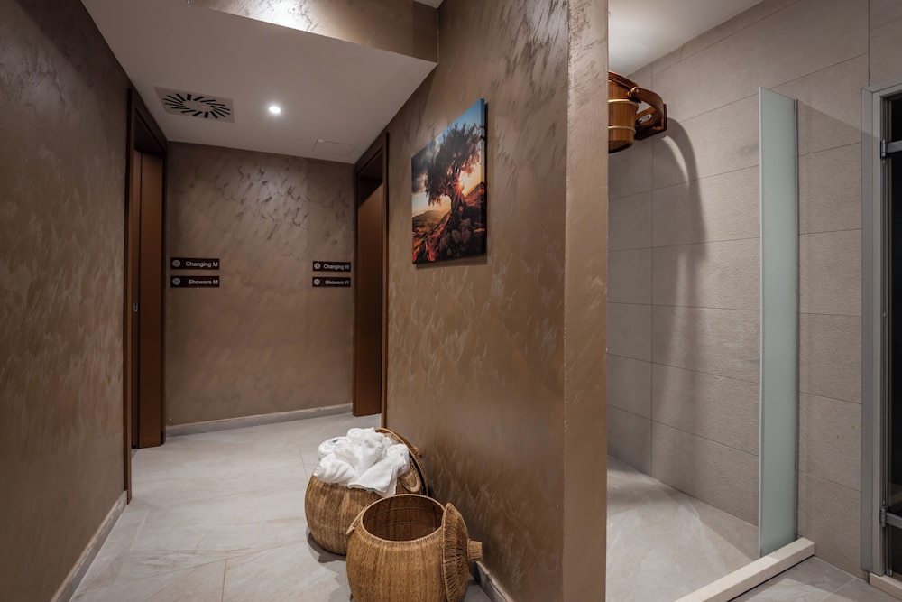 Royal Blue Resort & Residences 22/50