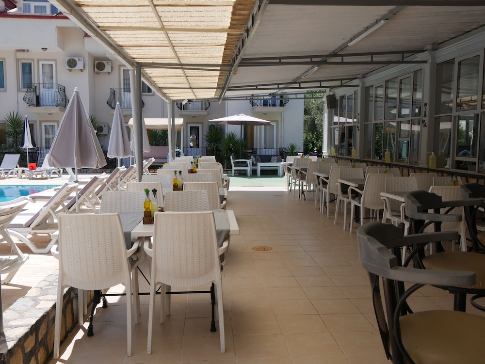Nefis Hotel 42/60