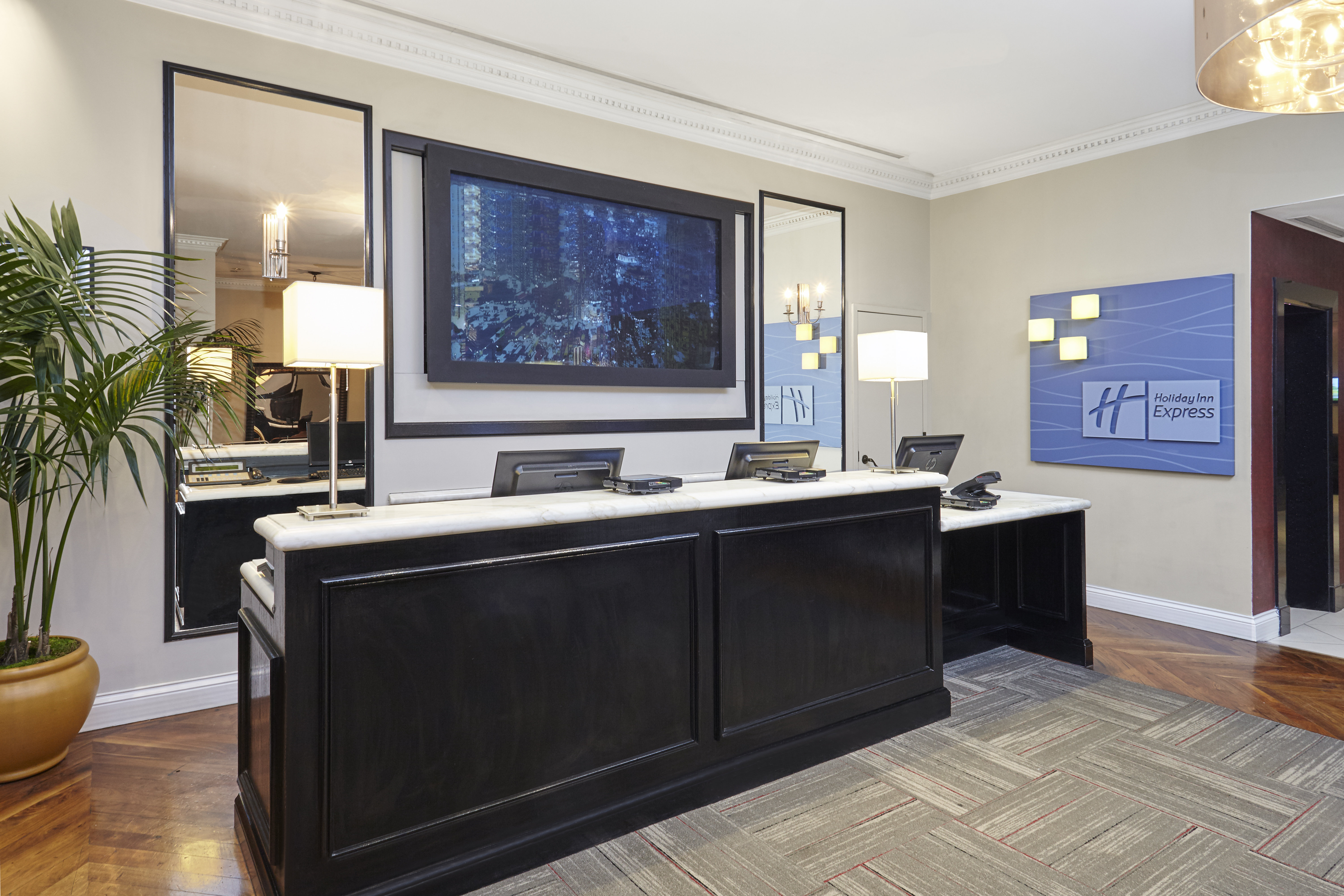 Lobby at Holiday Inn Express Chicago - Magnificent Mile, CHICAGO - IL
