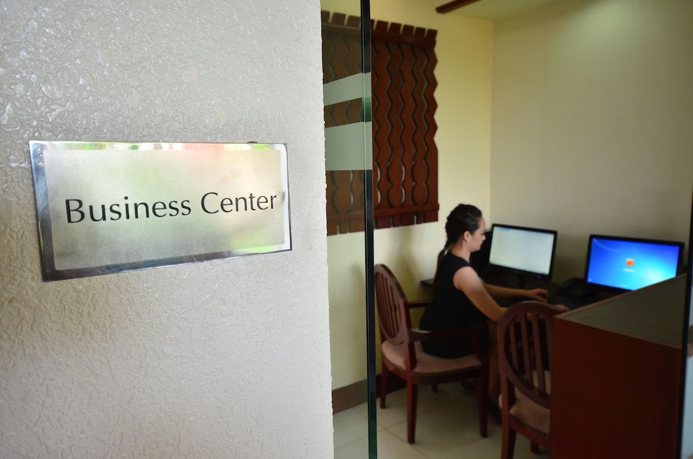 Hotel Centro Puerto Princesa Near Airport by ZUZU 13/107