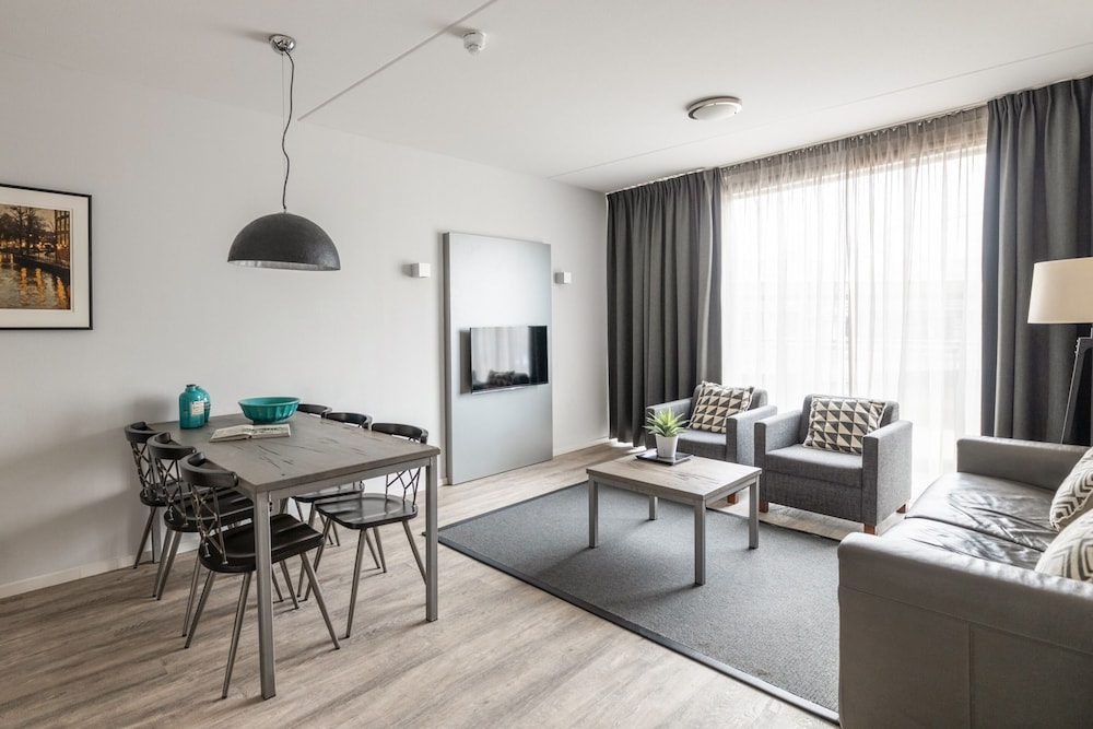 YAYS Amsterdam Prince Island by Numa 37/58