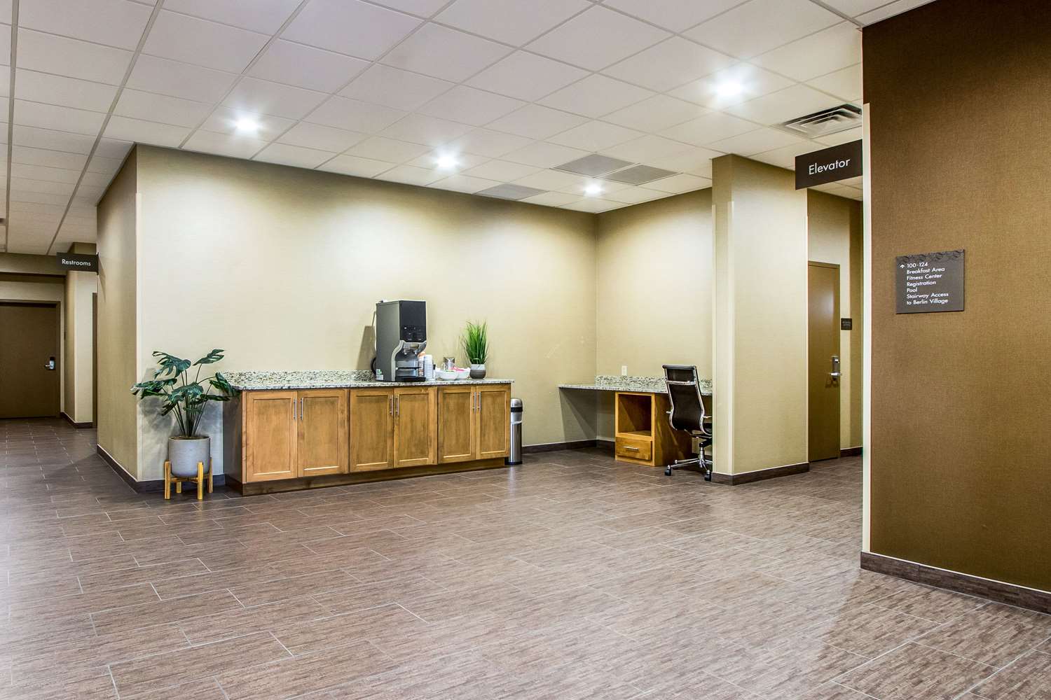 Comfort Suites Hotel and Conference Center, Berlin OH 5/36