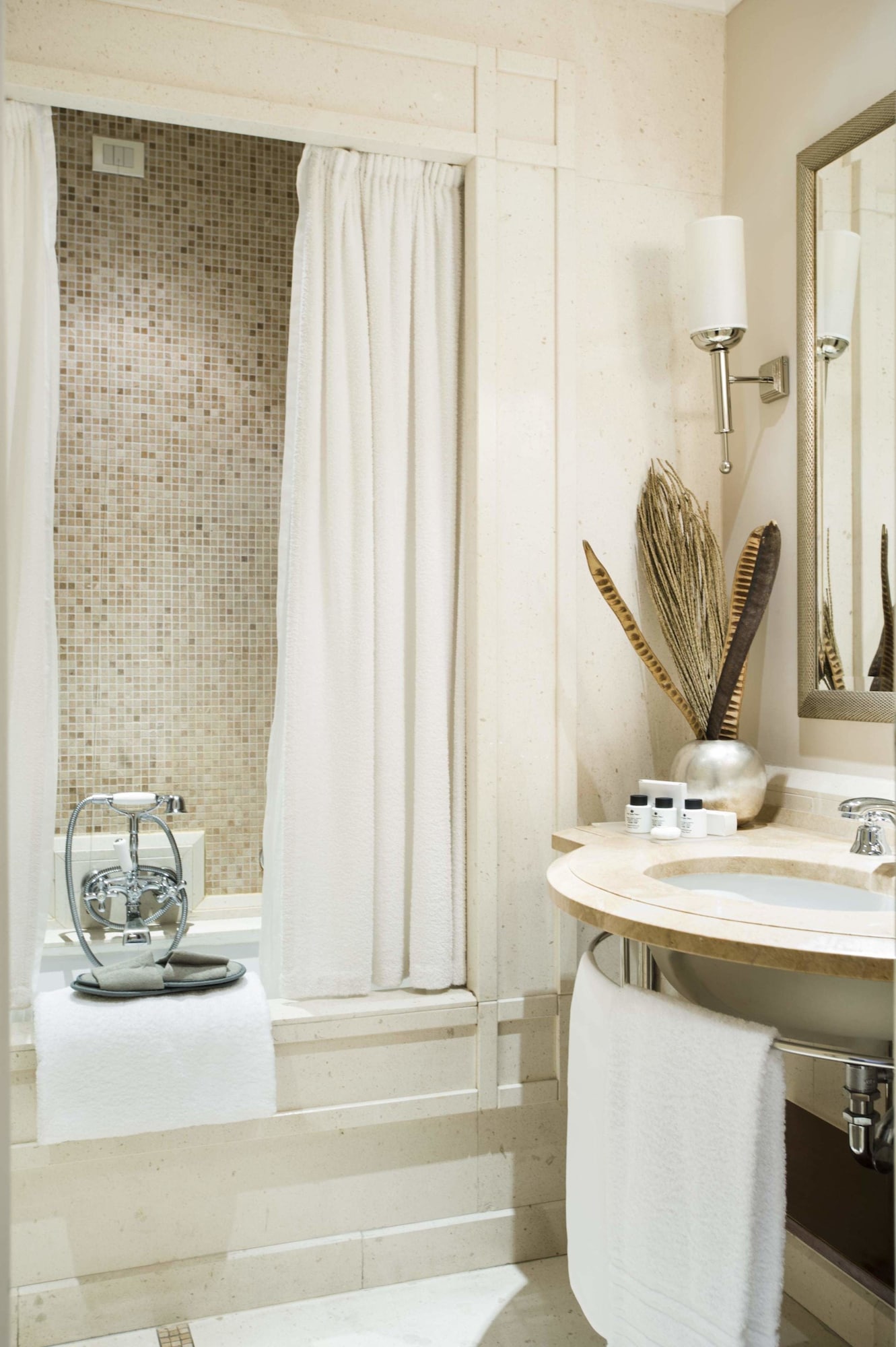 Junior Suite, Studio, King Bed، Rose Garden Palace 8/9