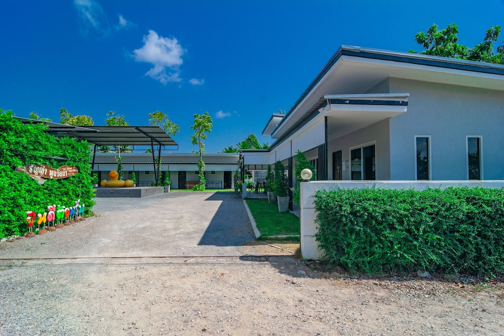 OYO 533 Runya Poolvilla 45/50