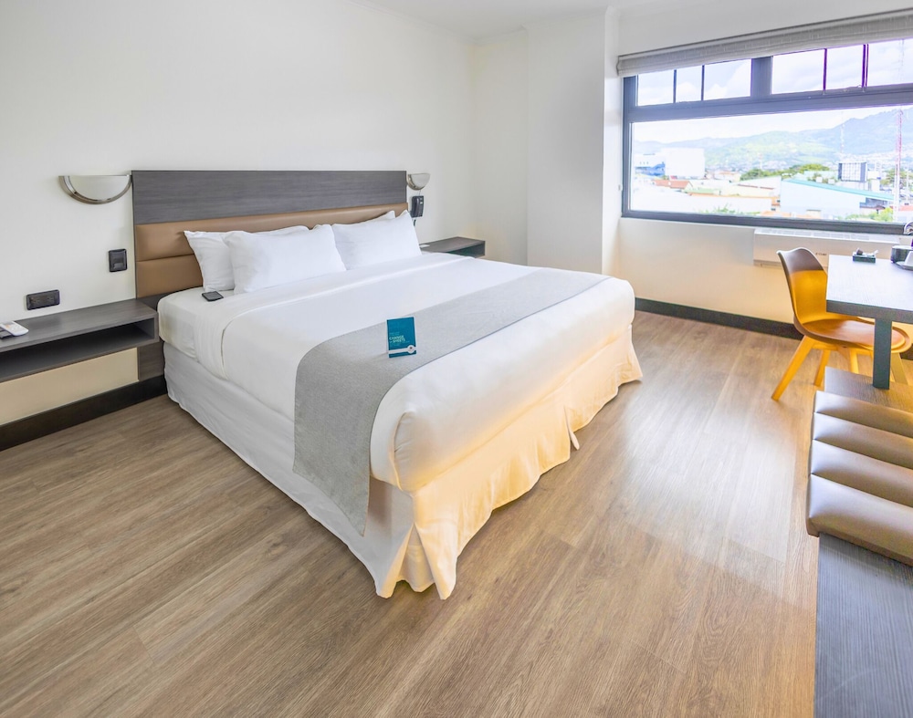 غرفة تنفيذية بسرير كينج، Parque Del Lago Hotel 2/7