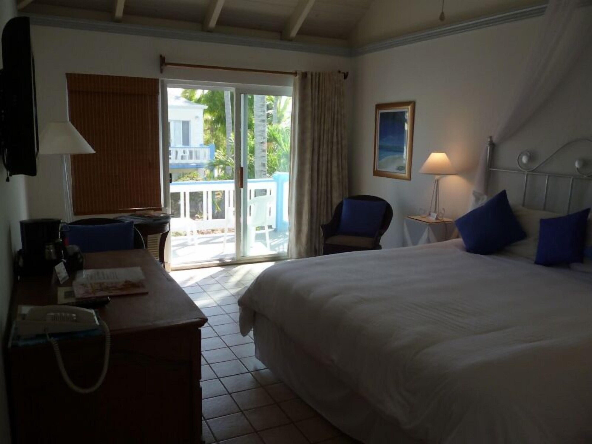 ROOM, BALCONY