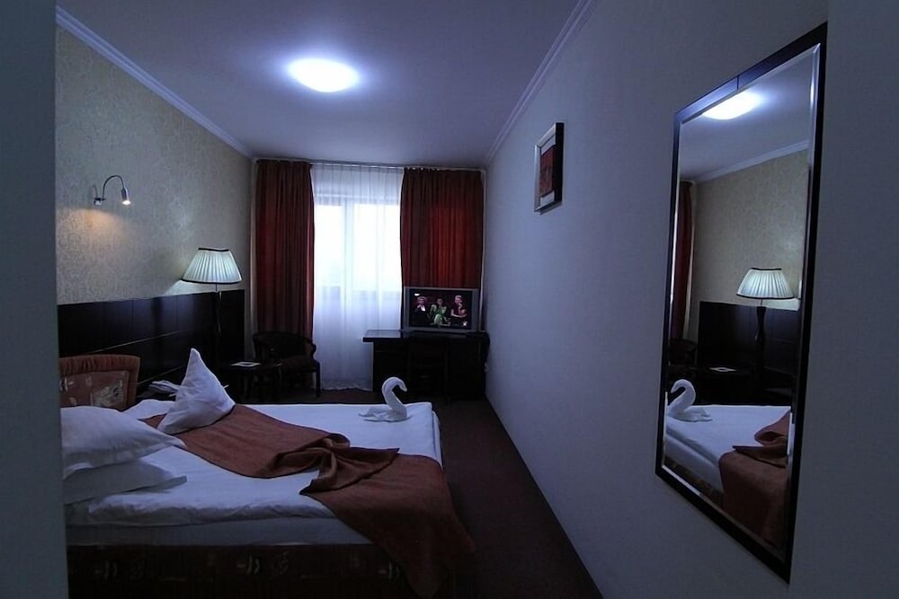 Hotel Helin Aeroport 9/25