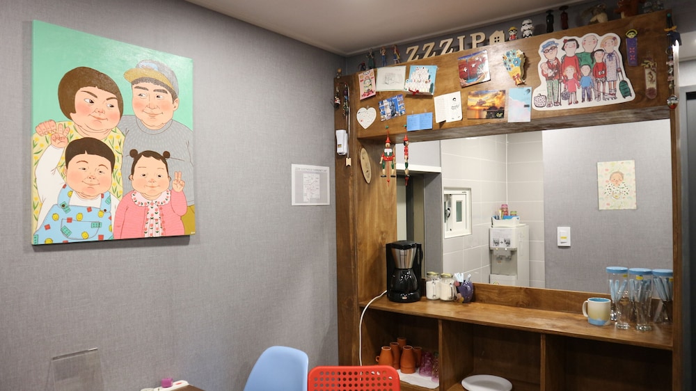 Zzzip Guest House 6/47