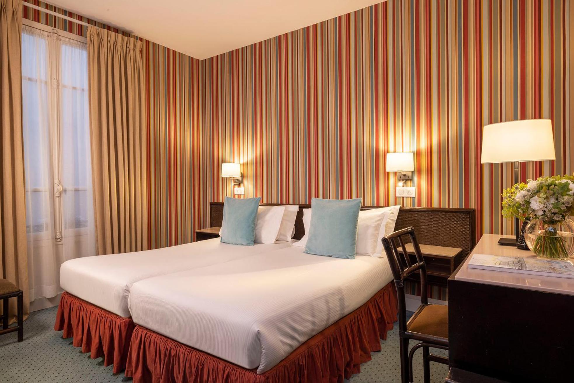Courtyard, Twin Beds