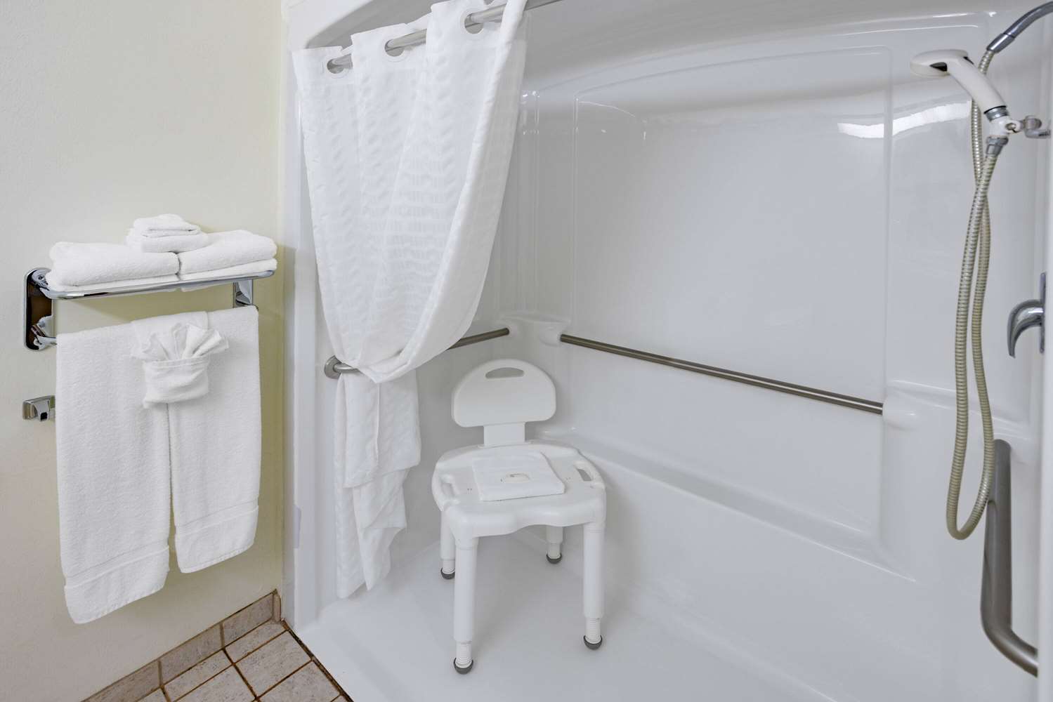 Microtel Inn & Suites by Wyndham Plattsburgh 39/41