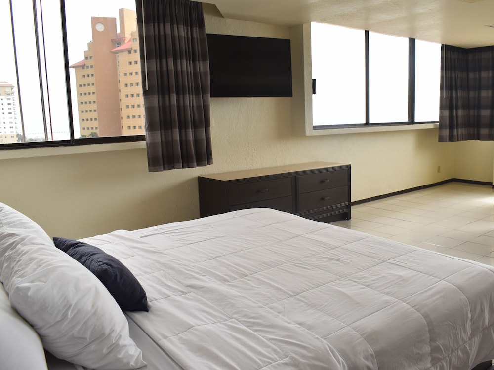 Corona Plaza Hotel 16/70