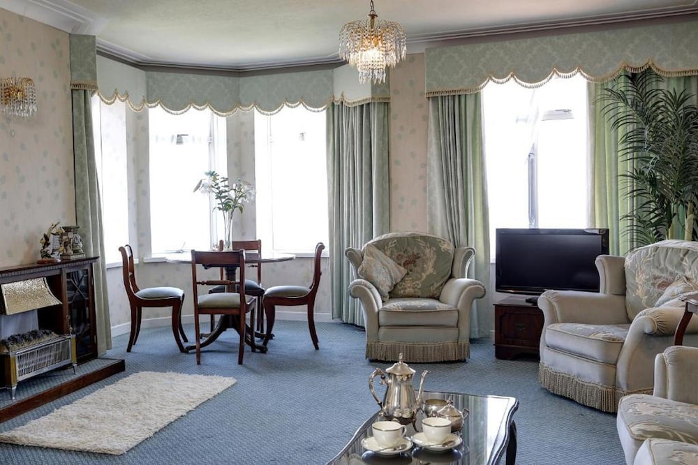 Livermead Cliff Hotel 31/43