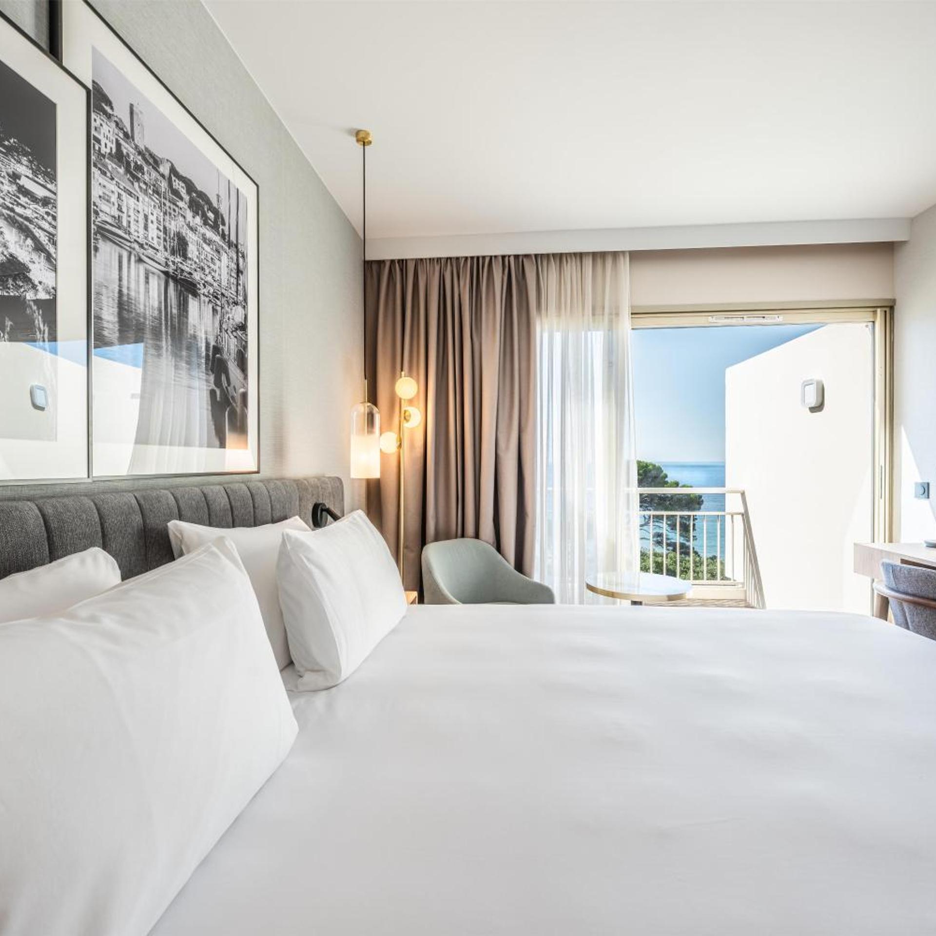 غرفة بريميوم بإطلالة على البحر بشرفة، Luxotel Cannes 2/6