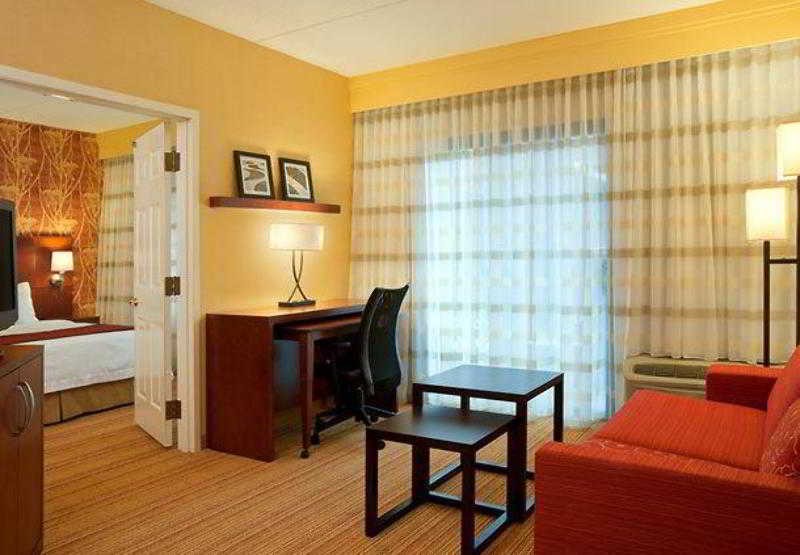 Sonesta Select Boston Stoughton 29/50