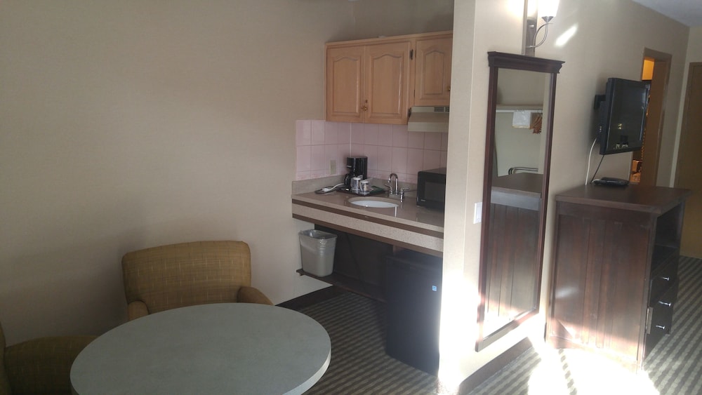 Ramada by Wyndham Abbotsford 23/24