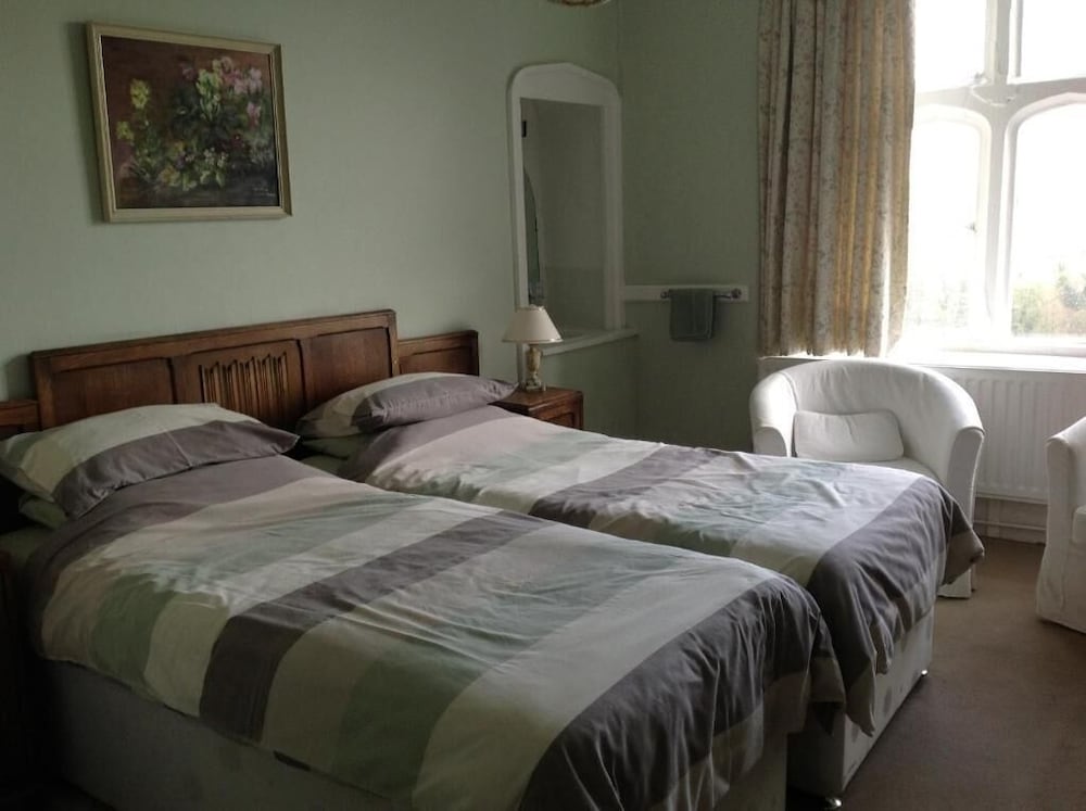 Greenham Hall B&B 8/25