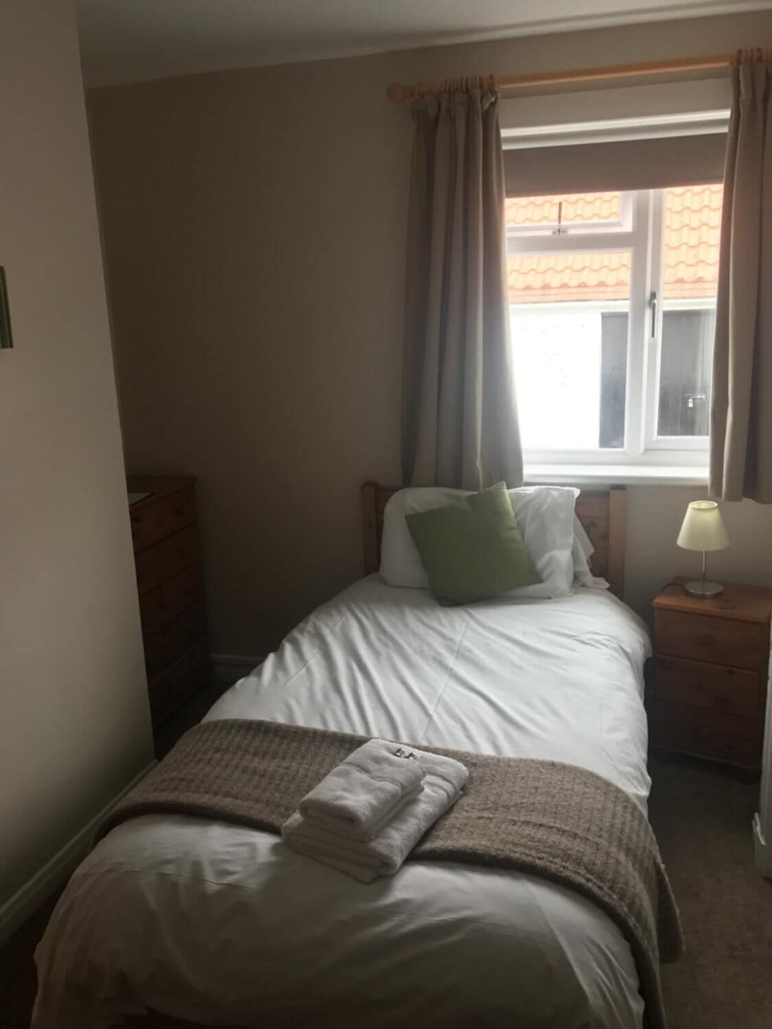 ROOM, SINGLE, PRIVATE BATHROOM