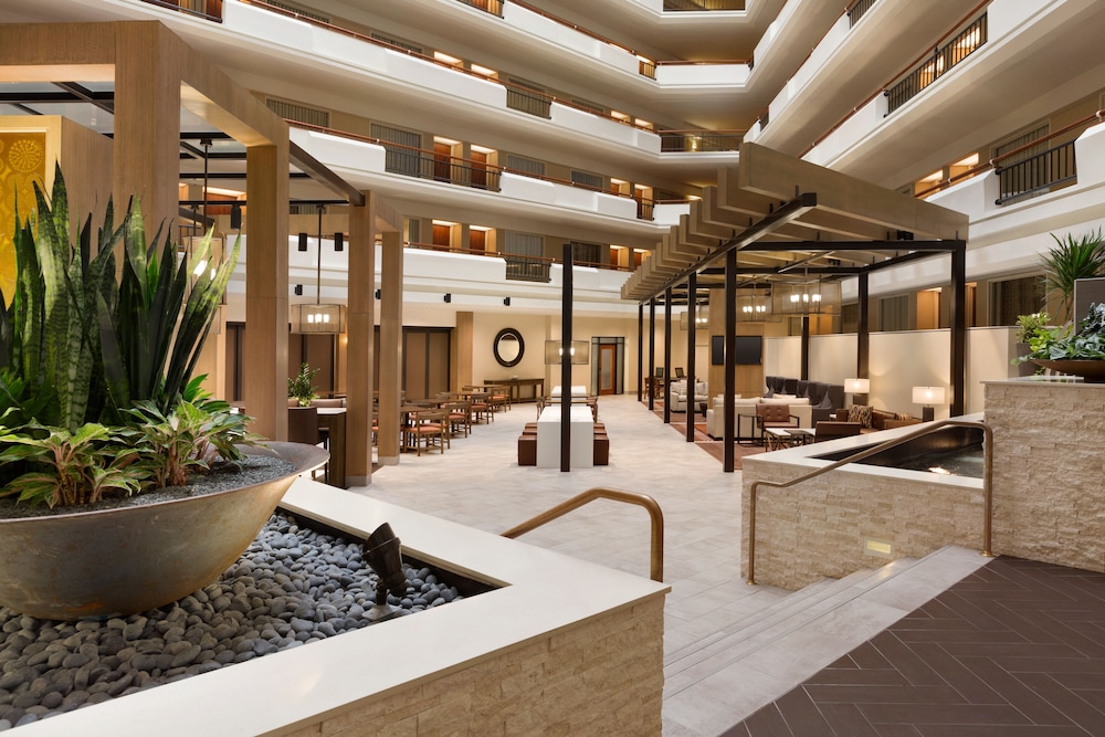 Embassy Suites by Hilton Austin Downtown South Congress 55/85
