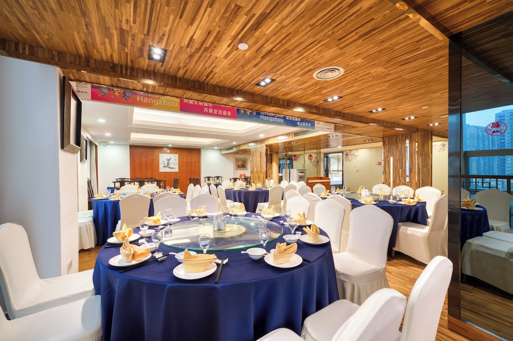 Communication International Hotel 24/34