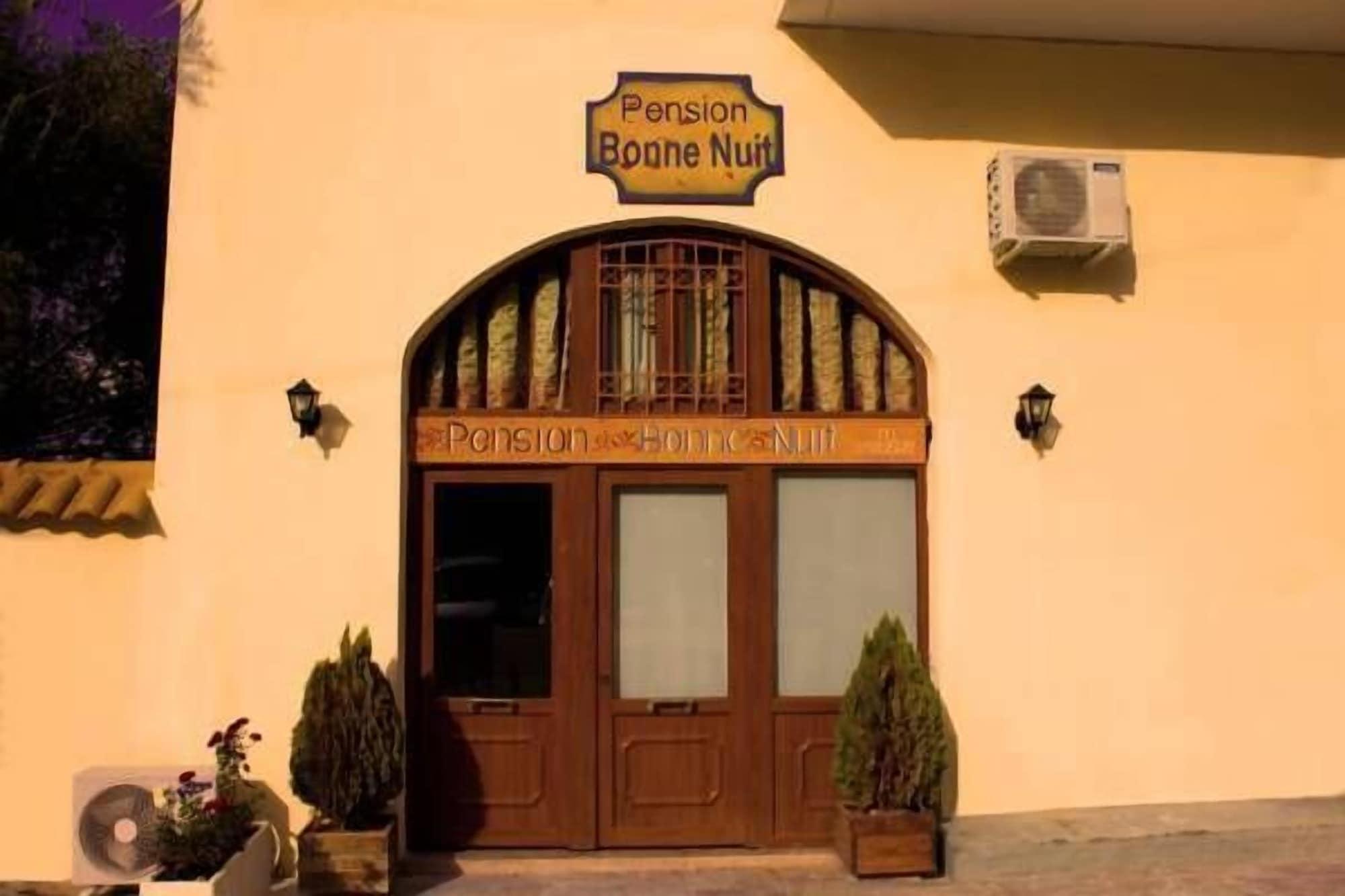 Bonne Nuit Pension 1/18