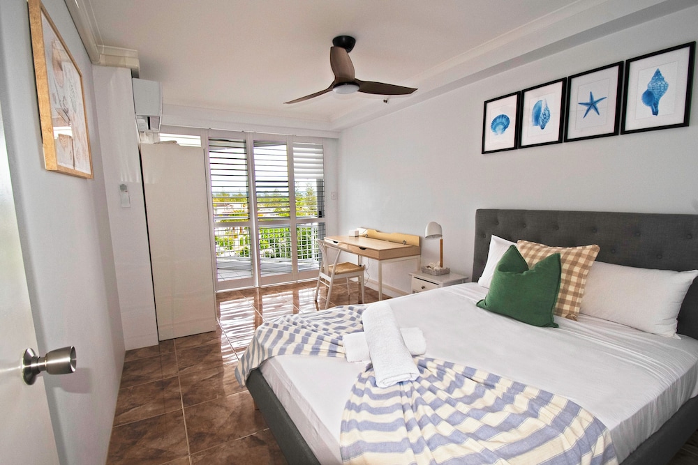 3 BEDROOMS, APARTMENT, 2 BATHROOMS, KITCHEN