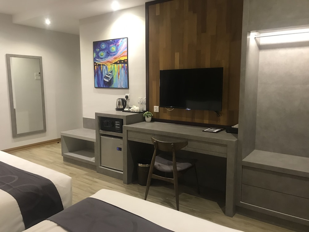 FRAME HOTEL 10/51