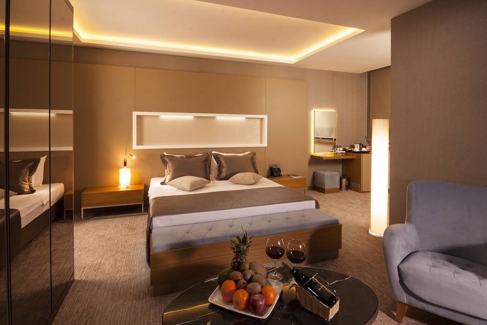 Majura Hotel 16/50