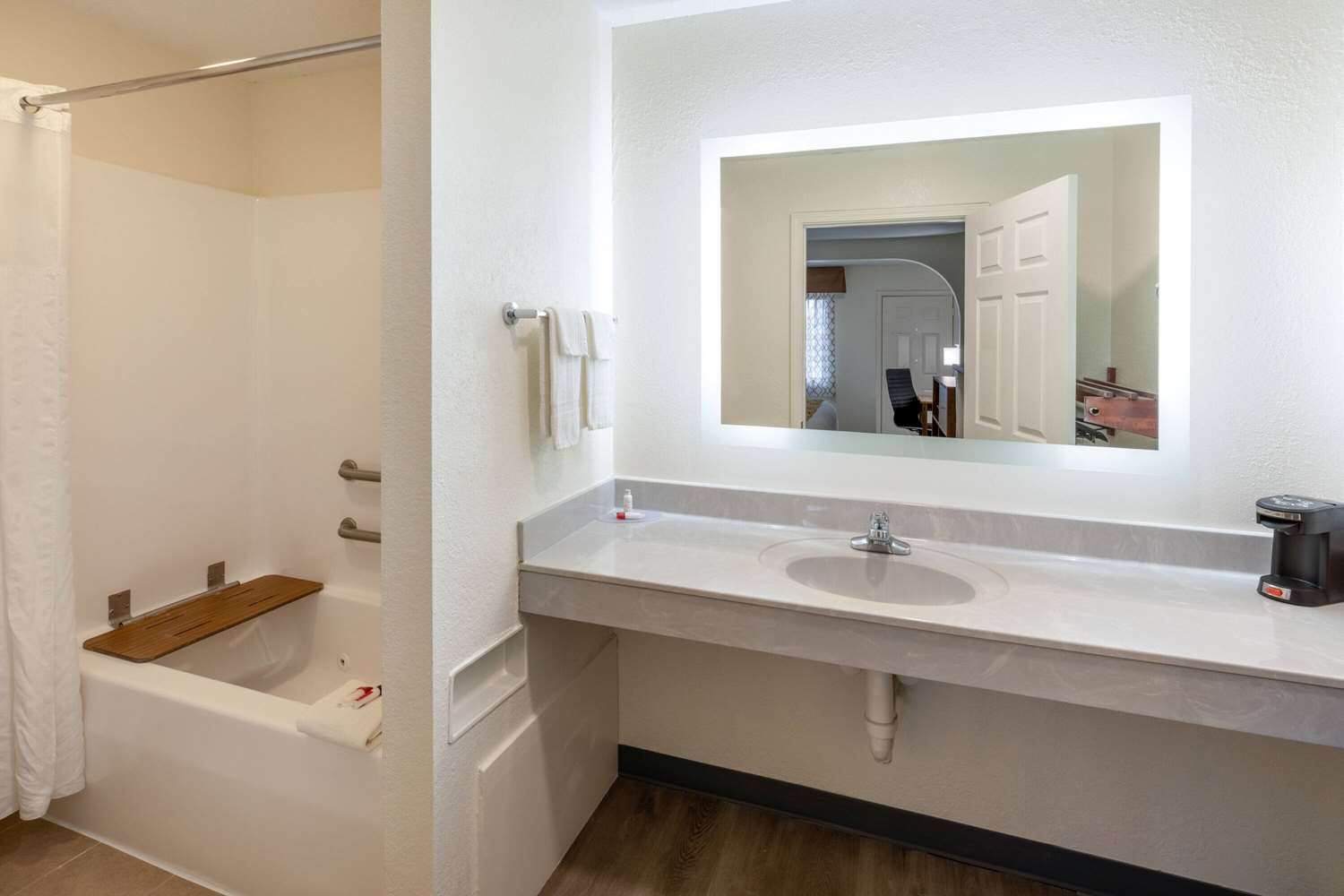 Baymont by Wyndham Biloxi Ocean Springs 57/60
