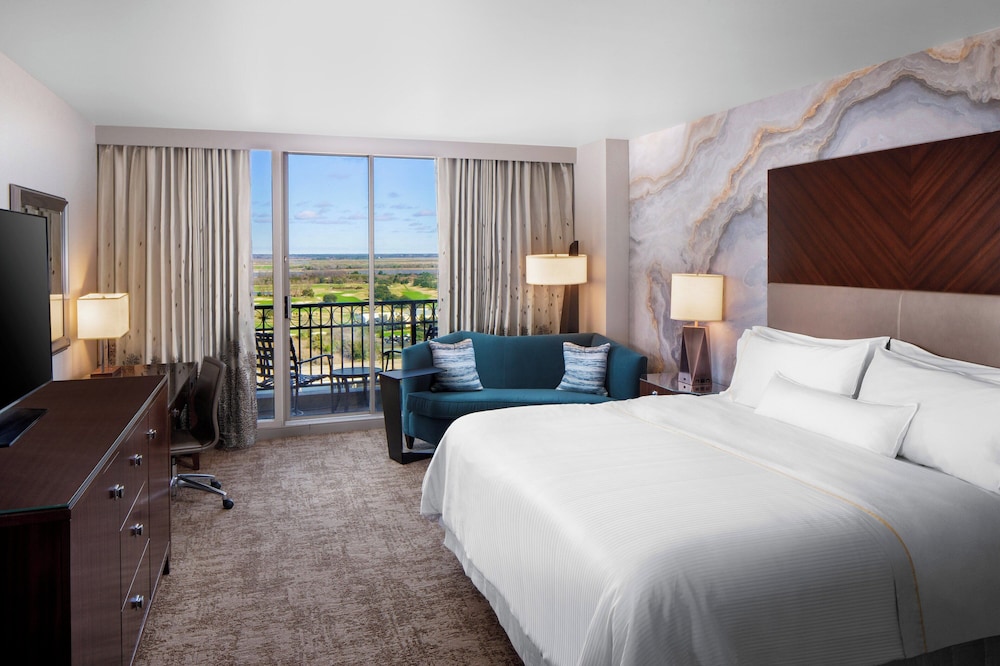 1 Bedroom, Suite, King Bed, Golf Course View