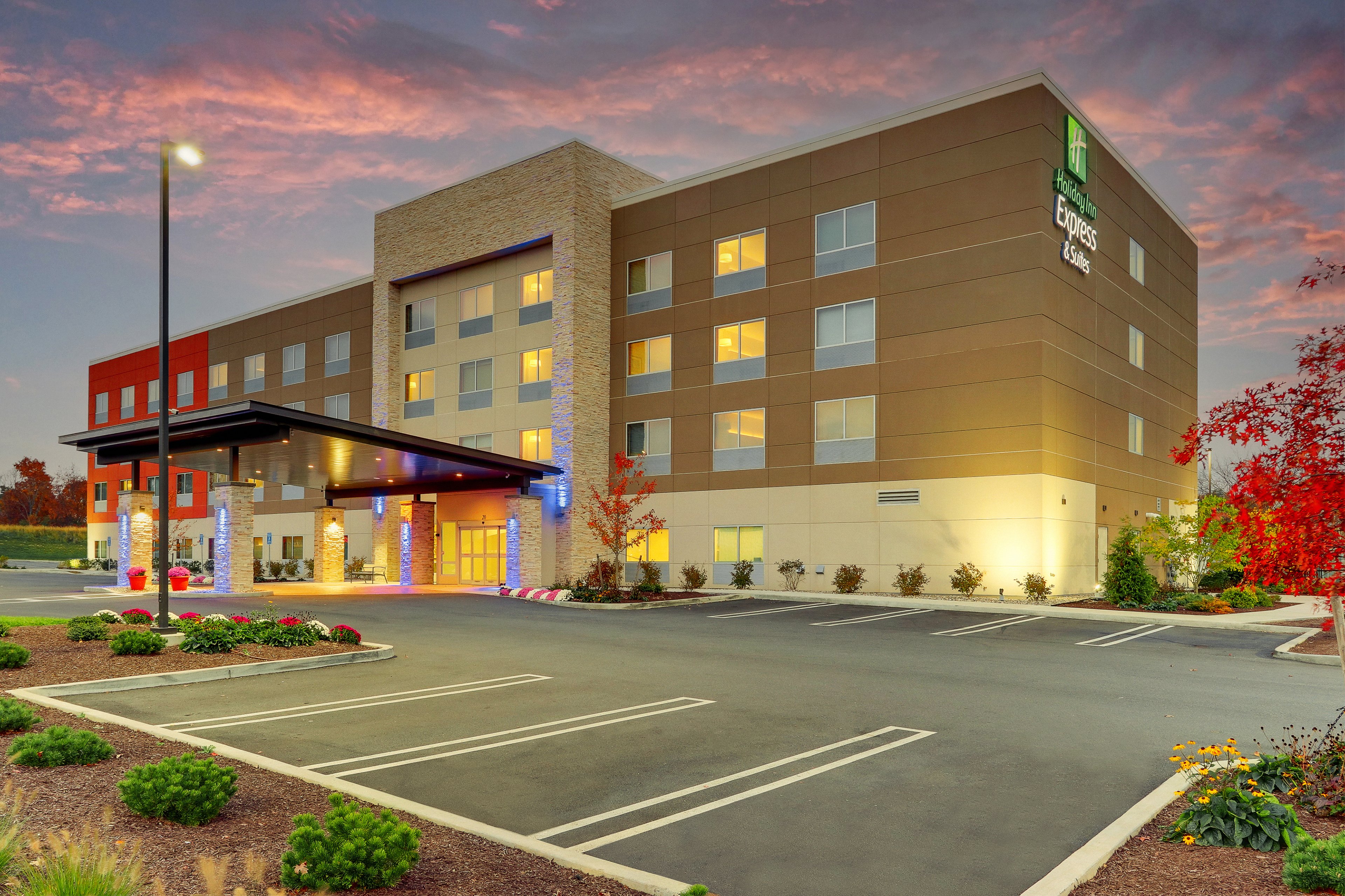 Holiday Inn Express Suites Middletown Goshen 63/71