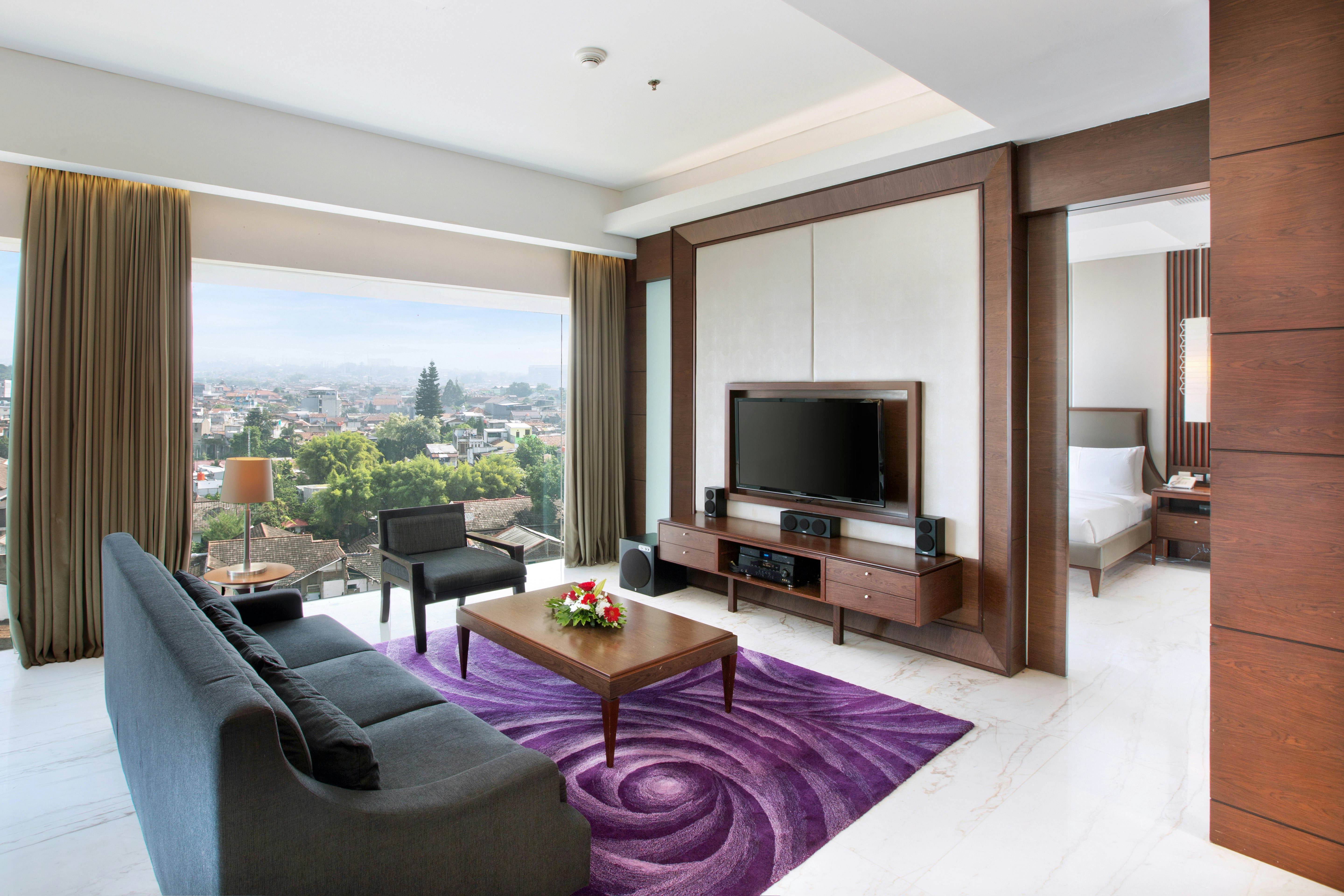 Holiday Inn Pasteur 34/50
