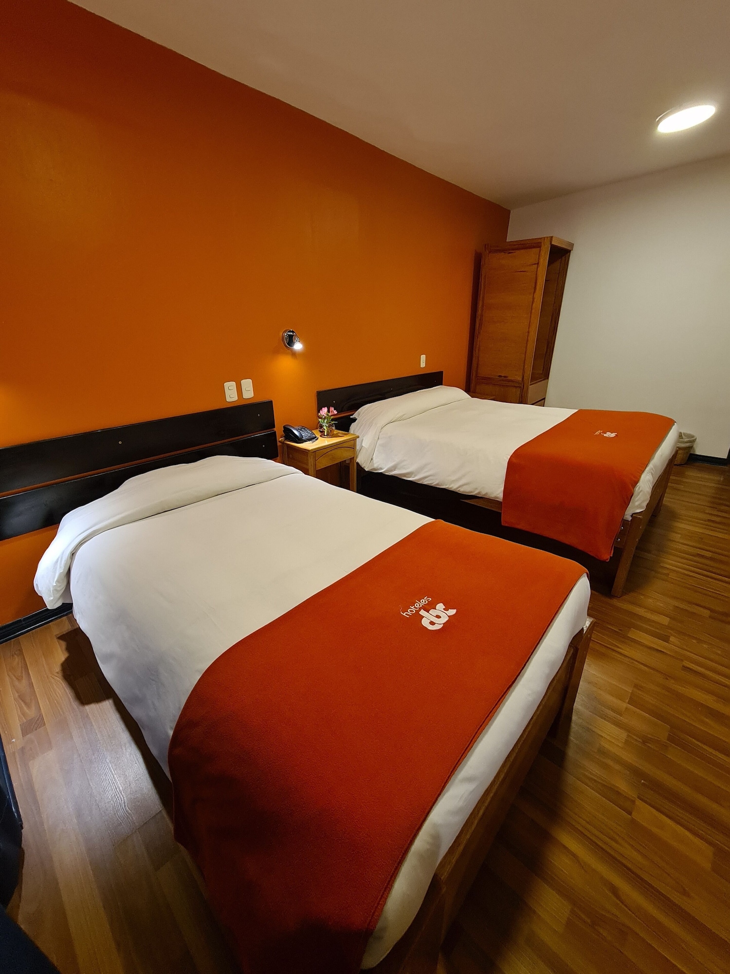 ROOM, QUADRUPLE