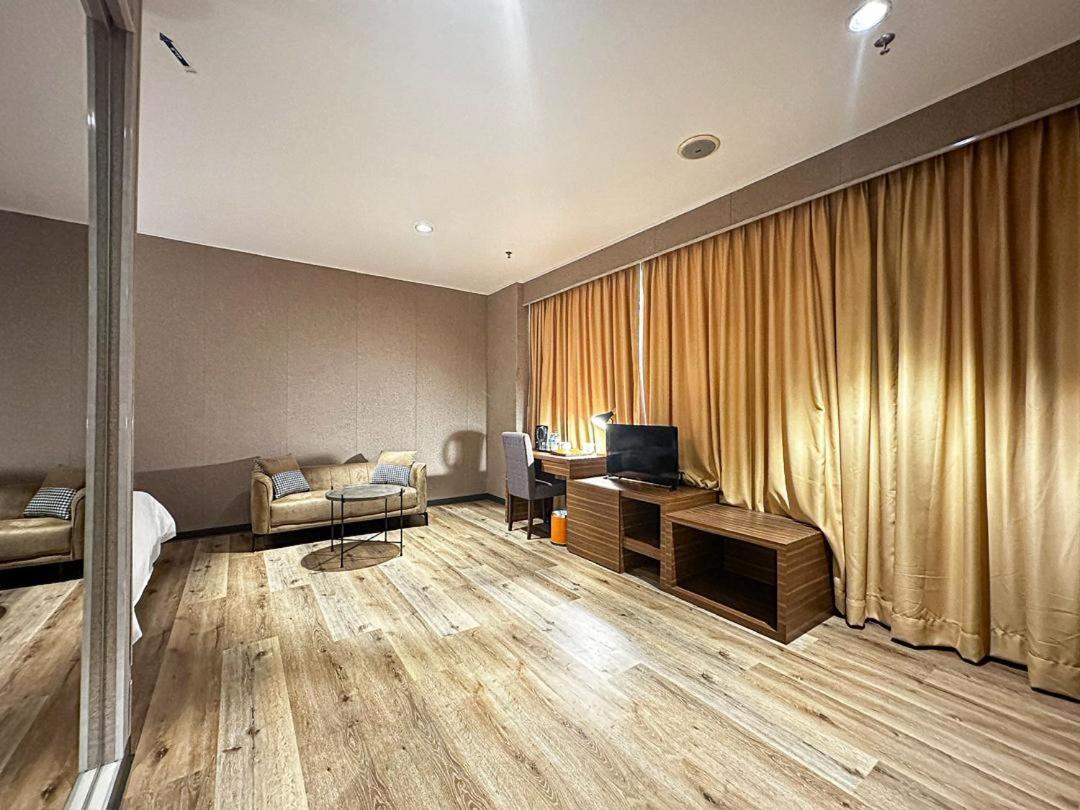 Pinetree Hotel 29/41