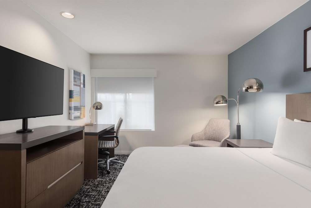 Hyatt House Cypress Anaheim 21/72