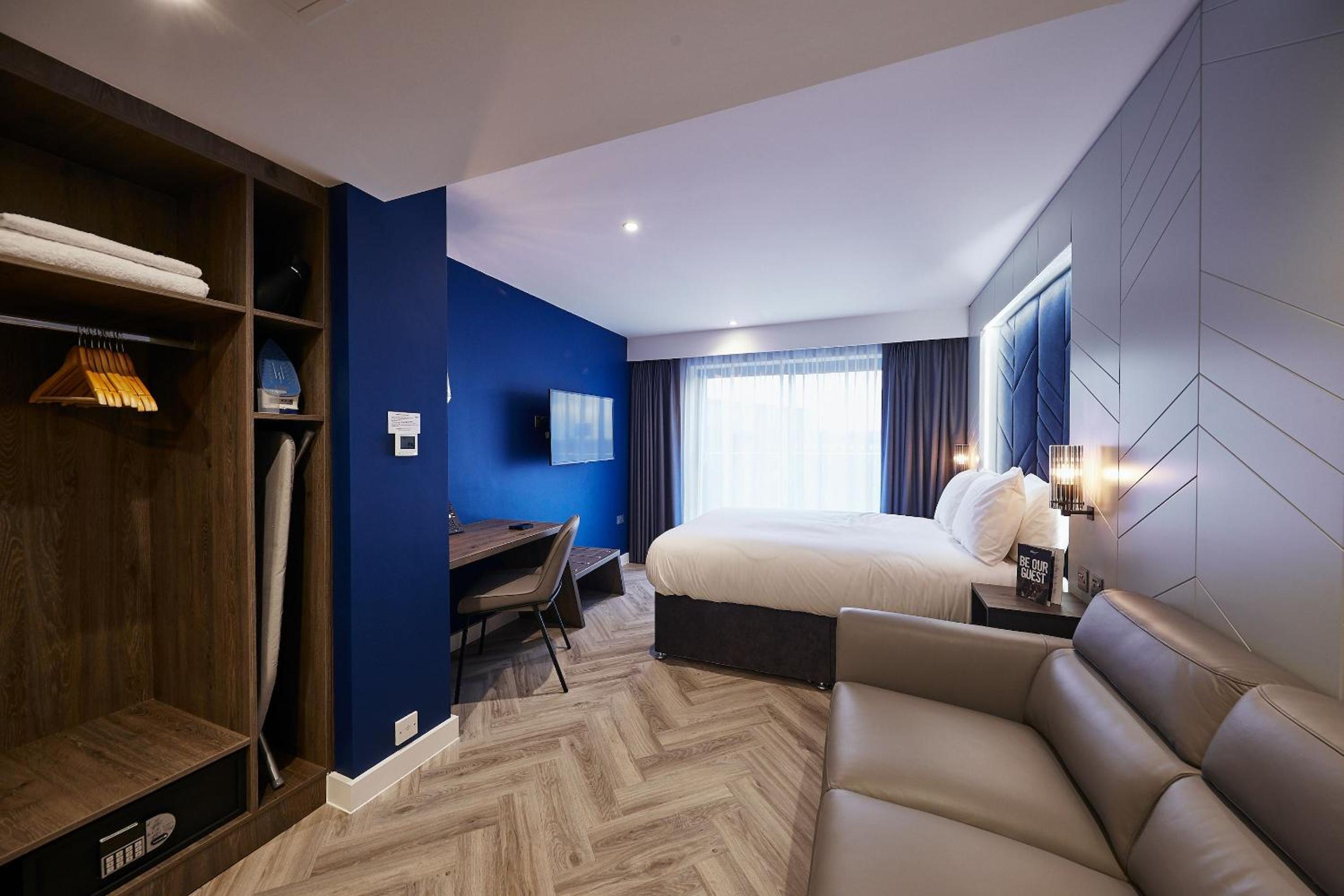 Smart, Studio, Queen Bed, with View, Balcony