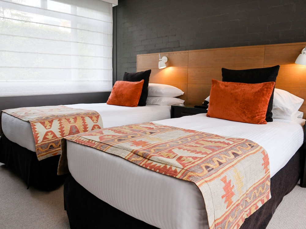 Harbour Rocks Hotel 14/70