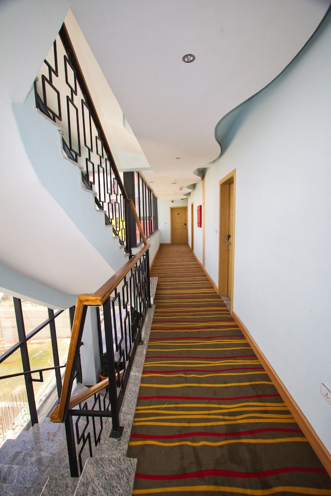 Yober Hotel 30/46