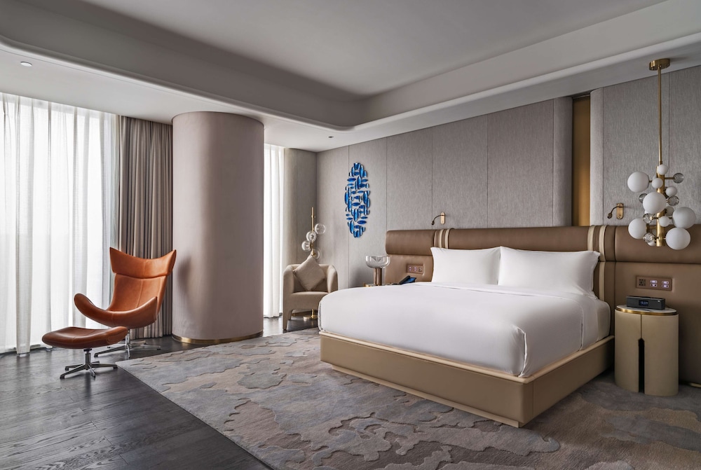 PRESIDENTIAL, SUITE, KING BED