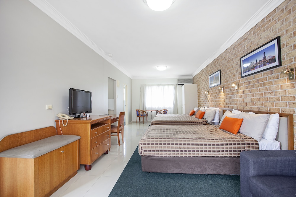 Coopers Colonial Motel 25/64