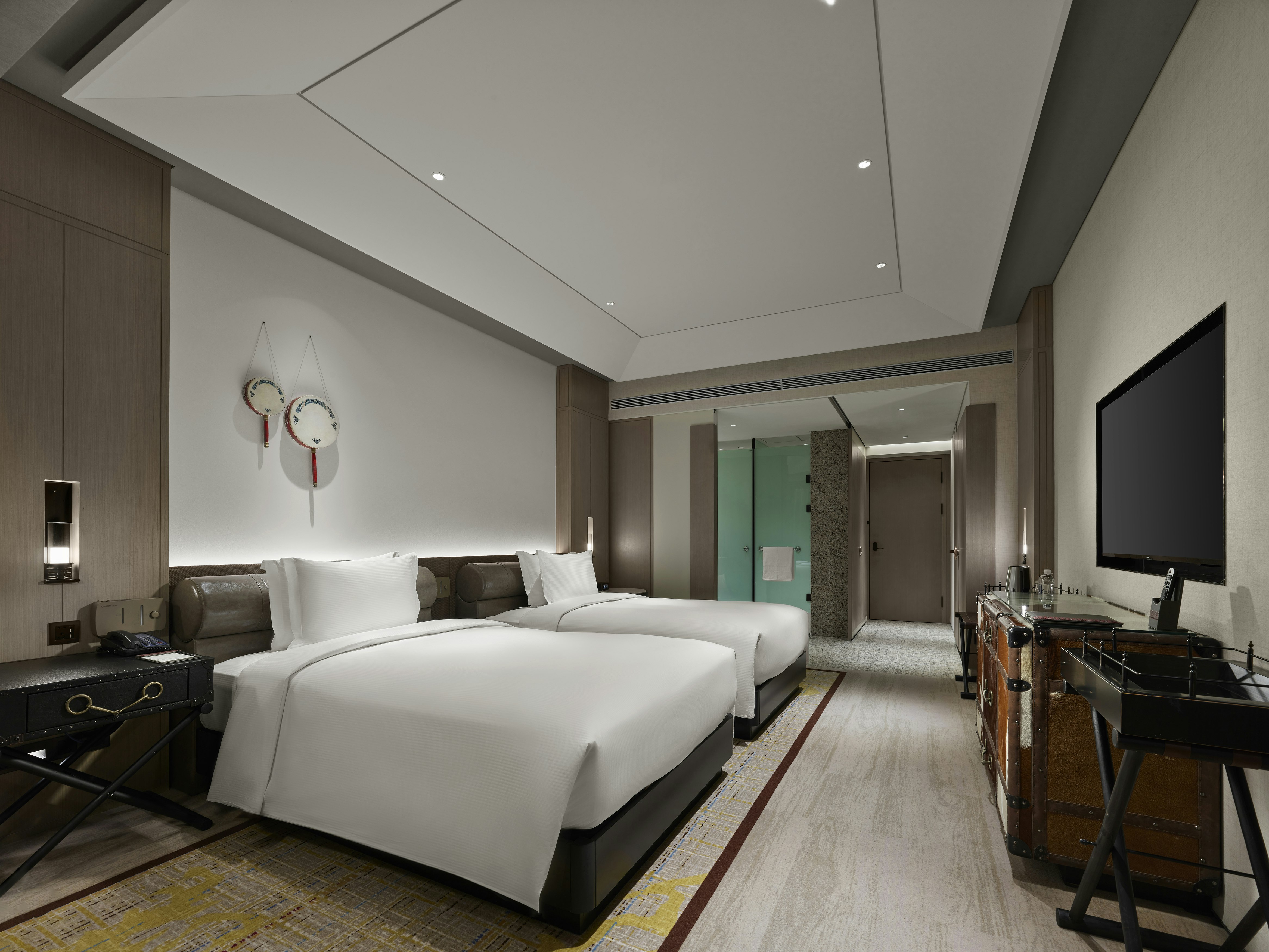 Courtyard, Twin Beds