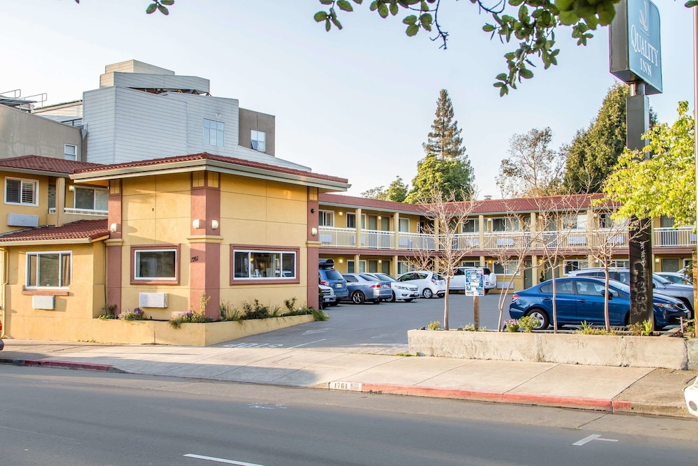 Signature Inn Berkeley 5/50