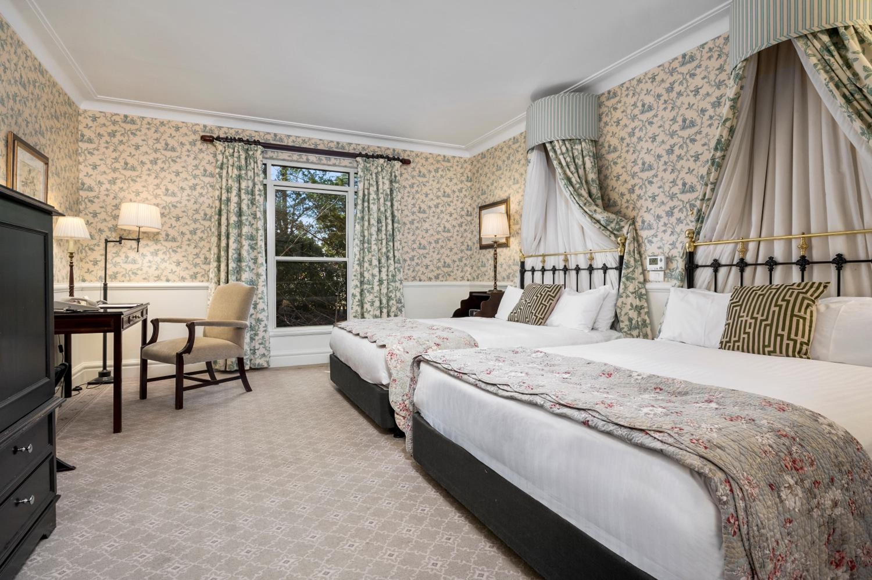 Estate, 2 Queen Beds