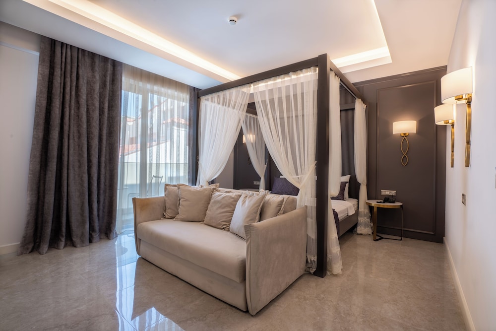 Muhtar Hotel 33/49