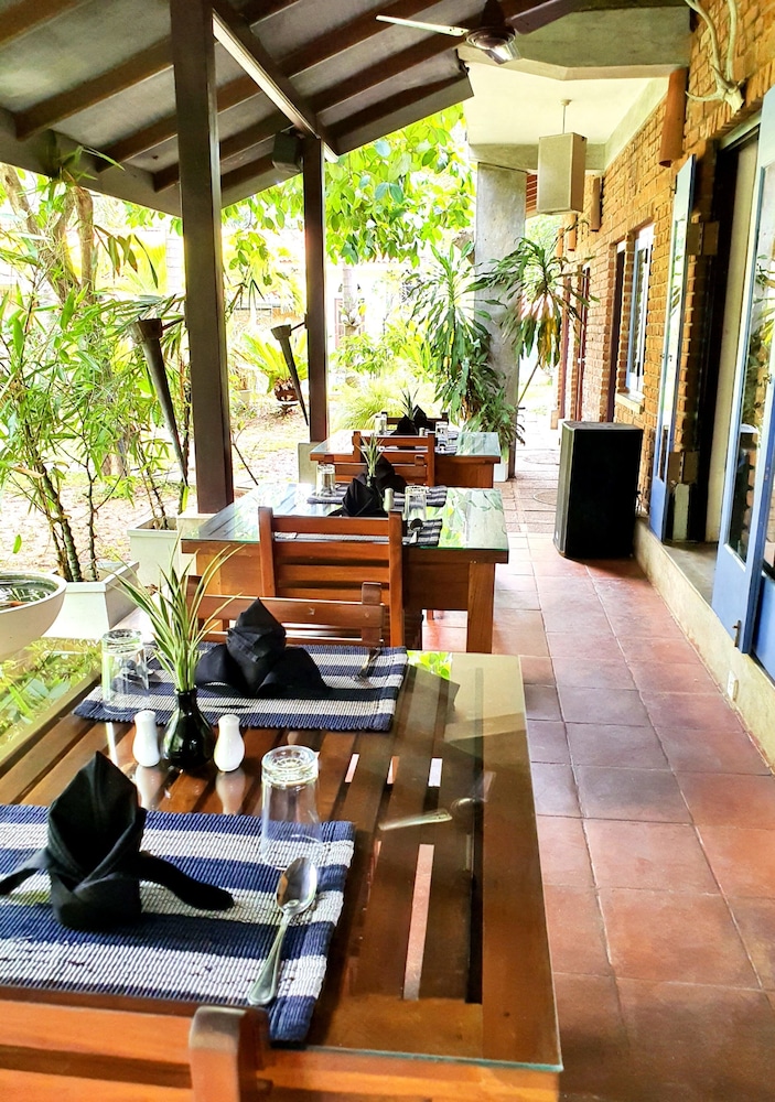 Pavana Hotel 50/63