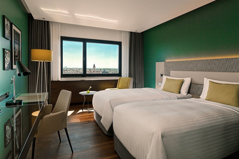 Grand, Twin Beds, City View