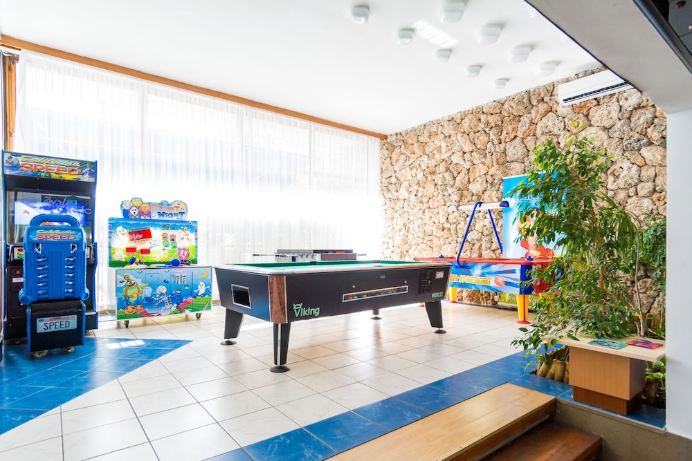 Holiday Village Sagitta 10/62